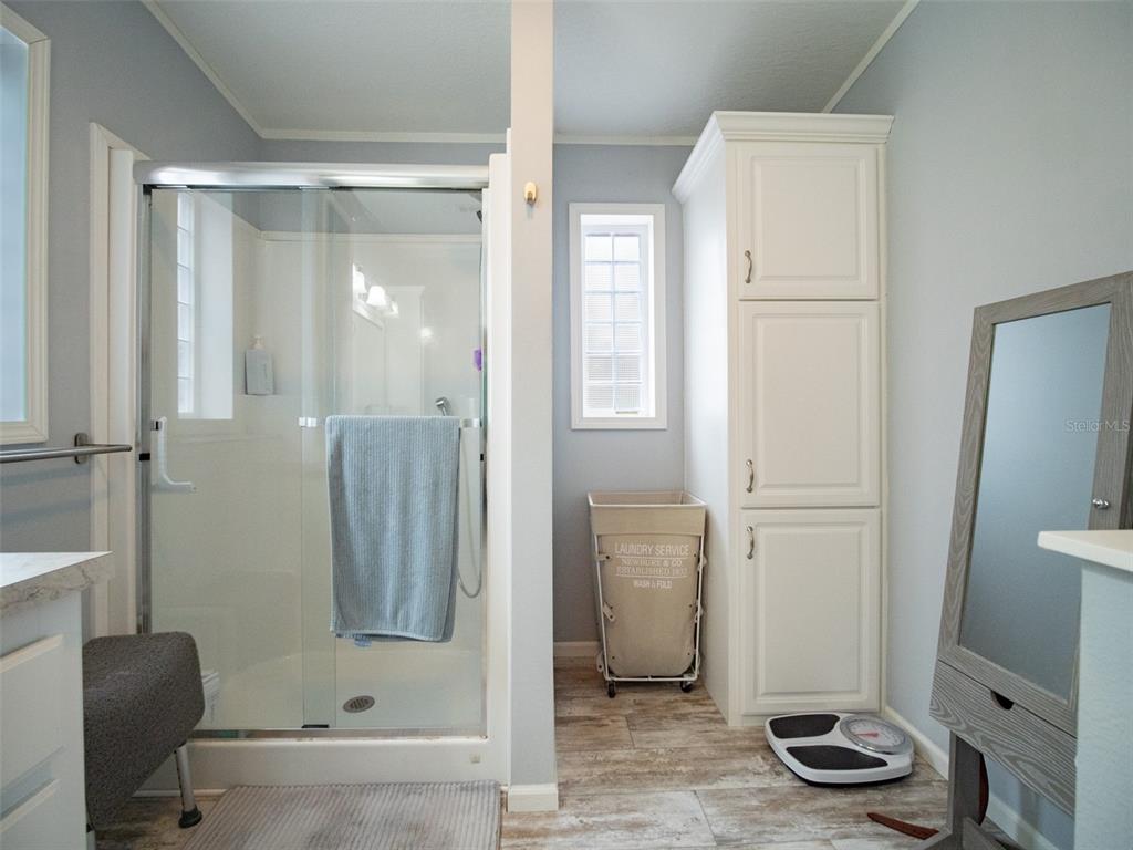 5431 163rd Path Live Oak, FL 32060 - Photo 30 of 49 a bathroom with a tub and a sink