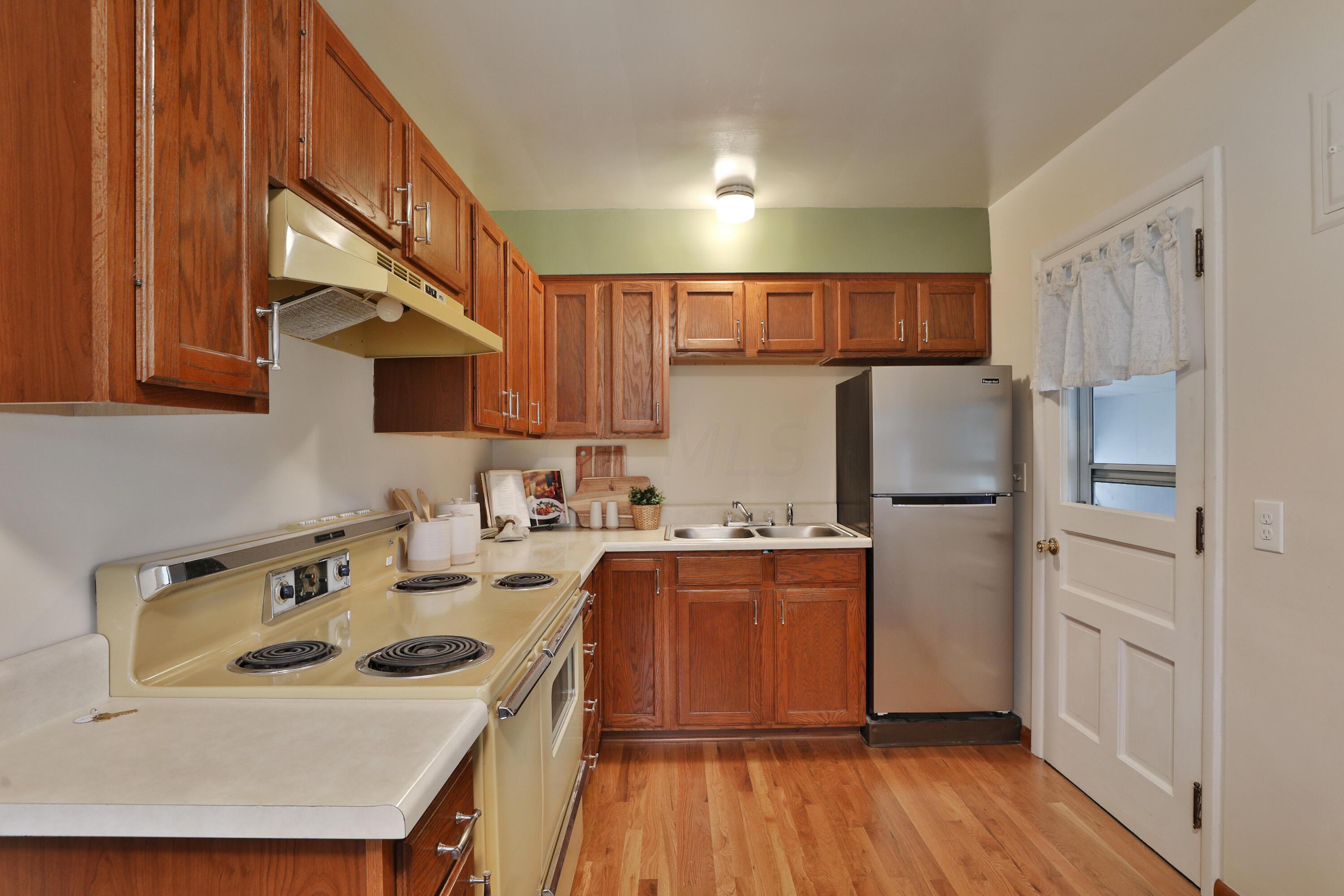 645 Morse Road Columbus, OH 43214 - Photo 10 of 41 Eat-in Kitchen