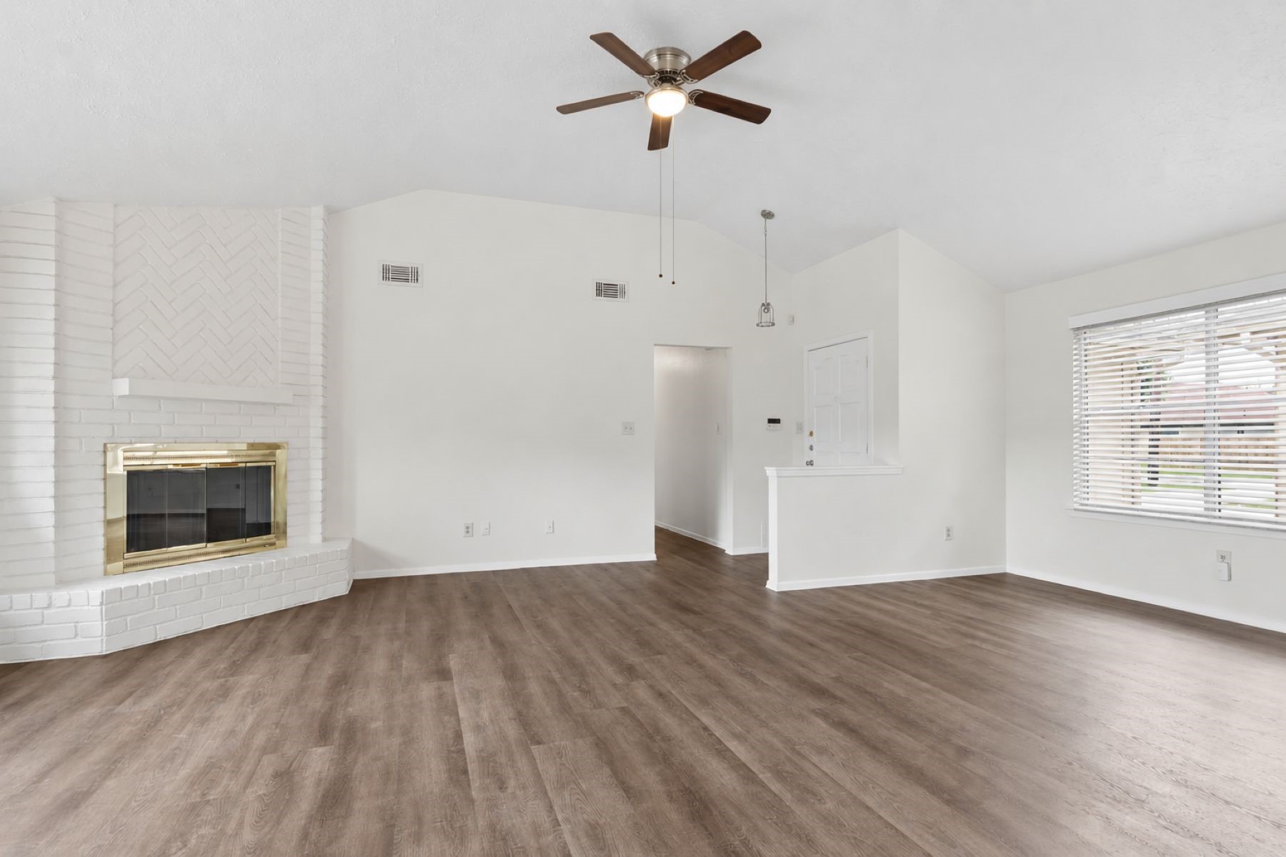 10411 Rabbit Oak Drive Houston, TX 77065 - Photo 3 of 21 Beautiful living and entertaining space