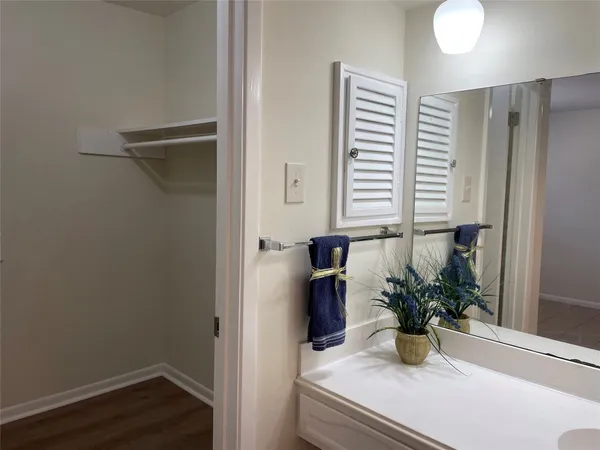 $2,100 | 8830 Sharpcrest Street, Houston, TX 77036