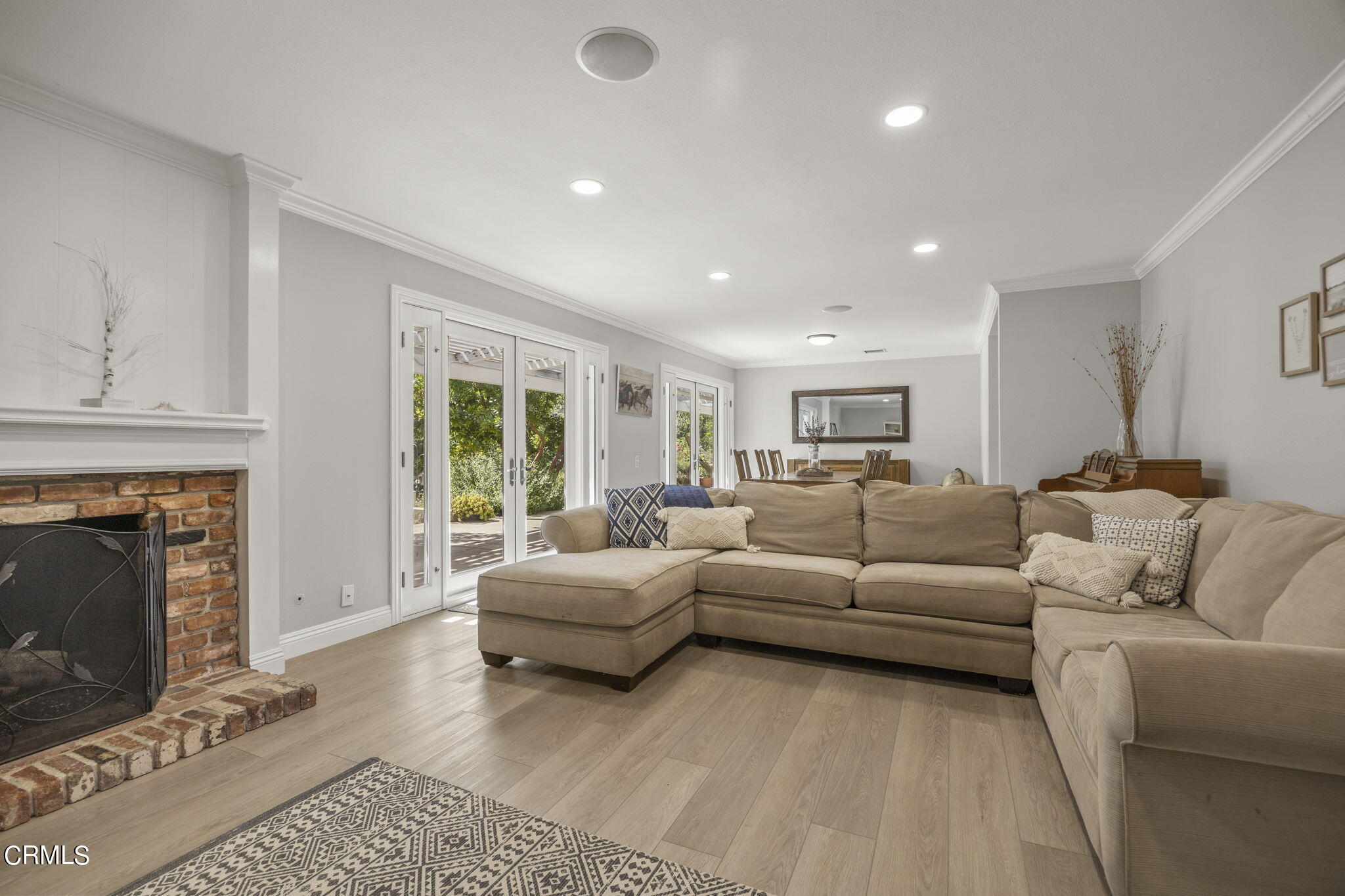 1876 Ramona Drive Camarillo, CA 93010 - Photo 3 of 9 14-web-or-mls-Upmarketmedia_1876Ram2-29