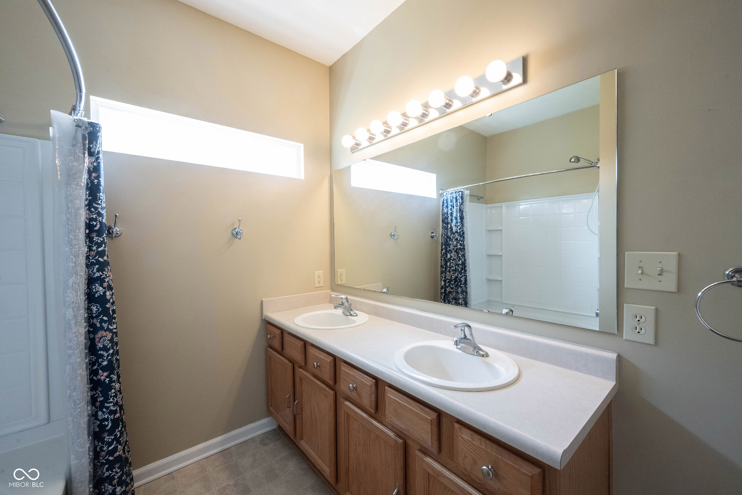 12237 Packers Avenue Fishers, IN 46037 - Photo 17 of 36