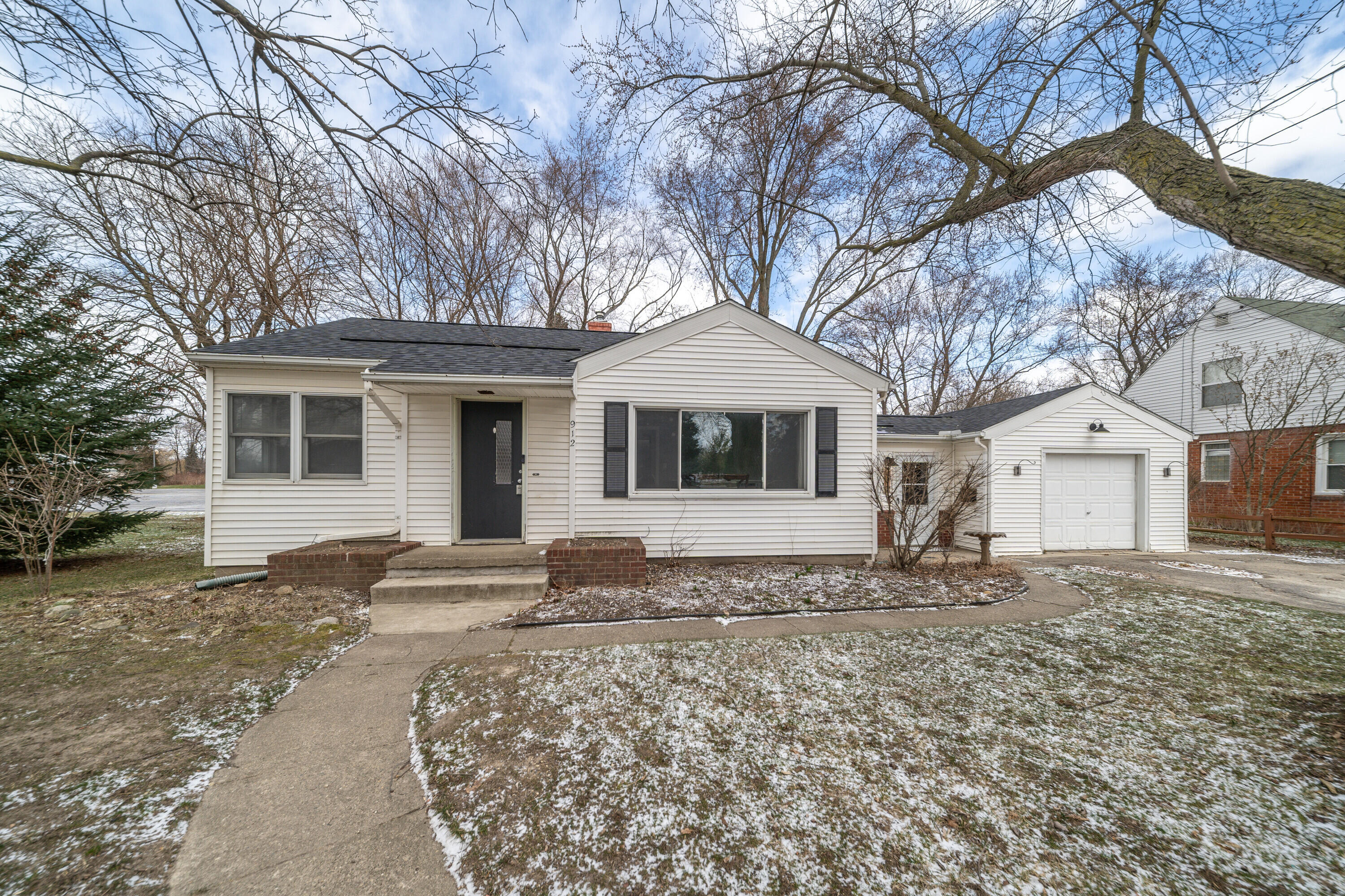 912 West Silver Lake Road Fenton, MI 48430 - Photo 1 of 23 00__18