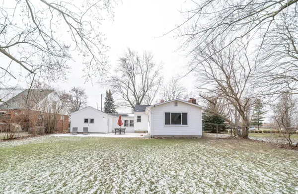 $265,000 | 912 West Silver Lake Road, Fenton, MI 48430