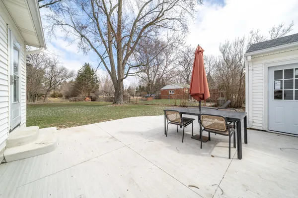 $265,000 | 912 West Silver Lake Road, Fenton, MI 48430