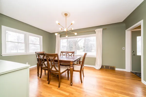 $265,000 | 912 West Silver Lake Road, Fenton, MI 48430