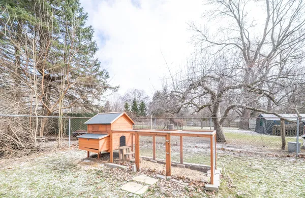 $265,000 | 912 West Silver Lake Road, Fenton, MI 48430