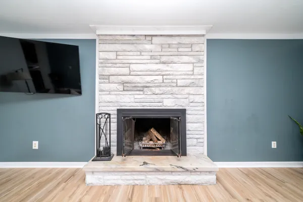 $265,000 | 912 West Silver Lake Road, Fenton, MI 48430