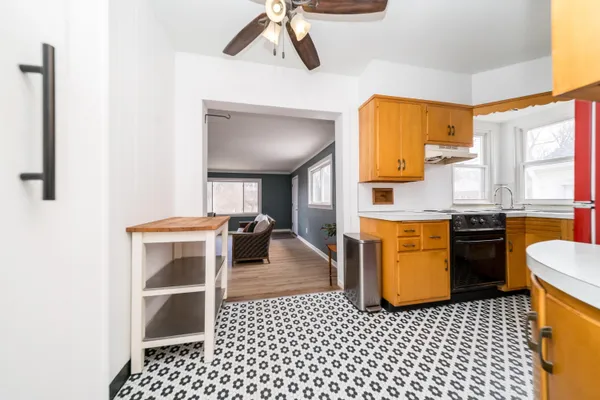 $265,000 | 912 West Silver Lake Road, Fenton, MI 48430