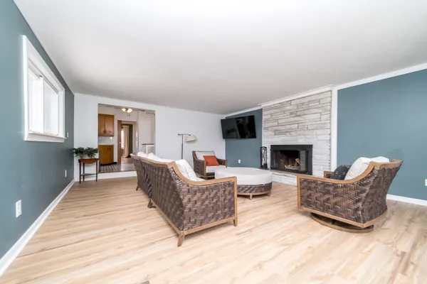 $265,000 | 912 West Silver Lake Road, Fenton, MI 48430