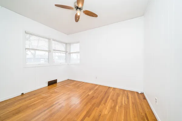 $265,000 | 912 West Silver Lake Road, Fenton, MI 48430