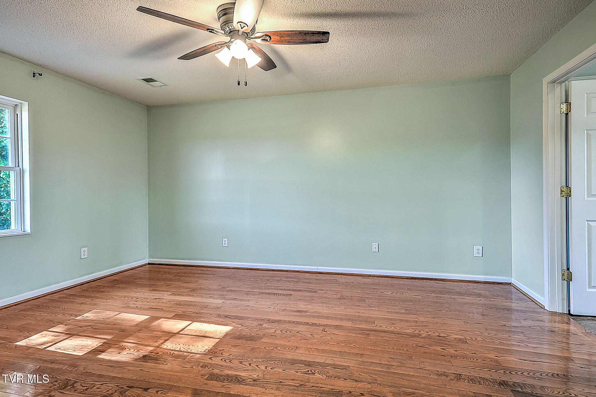 152 Painter Road Fall Branch, TN 37656 - Photo 13 of 32 27-web-or-mls-153 Painter TM-27
