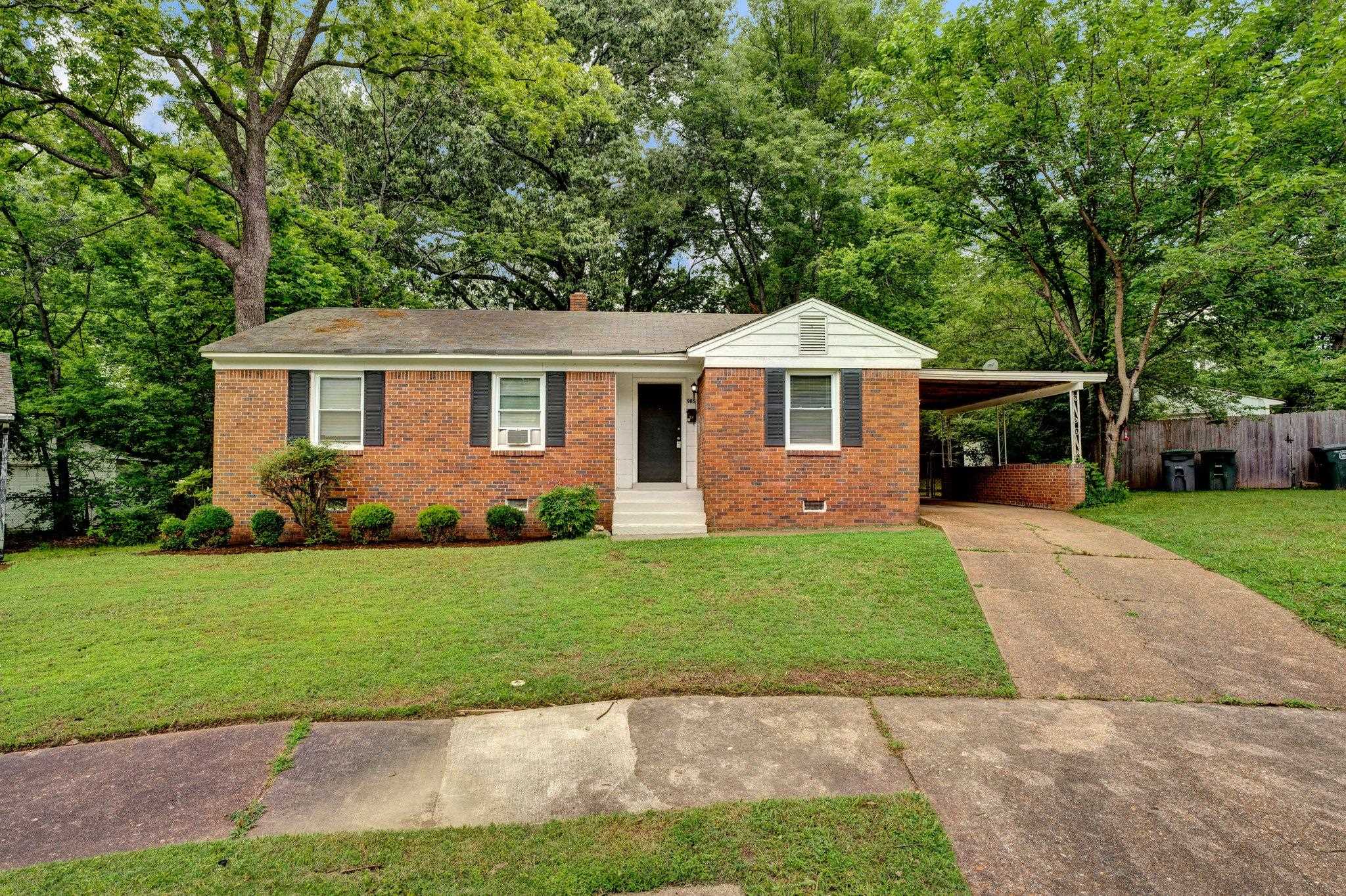 985 Wellsville Road Memphis, TN 38117 - Photo 1 of 24 a front view of a house with a garden