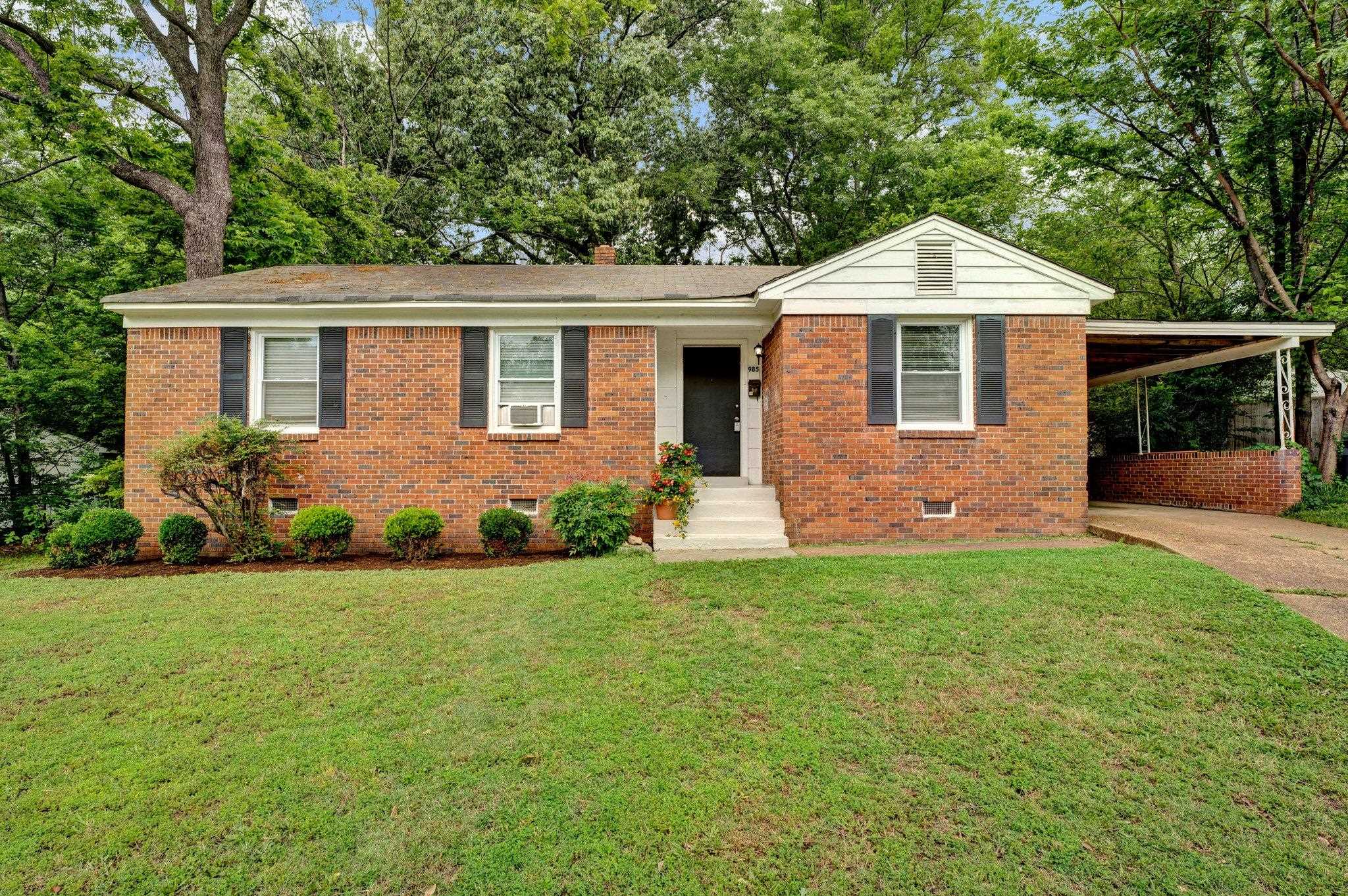985 Wellsville Road Memphis, TN 38117 - Photo 4 of 24 a front view of a house with a garden