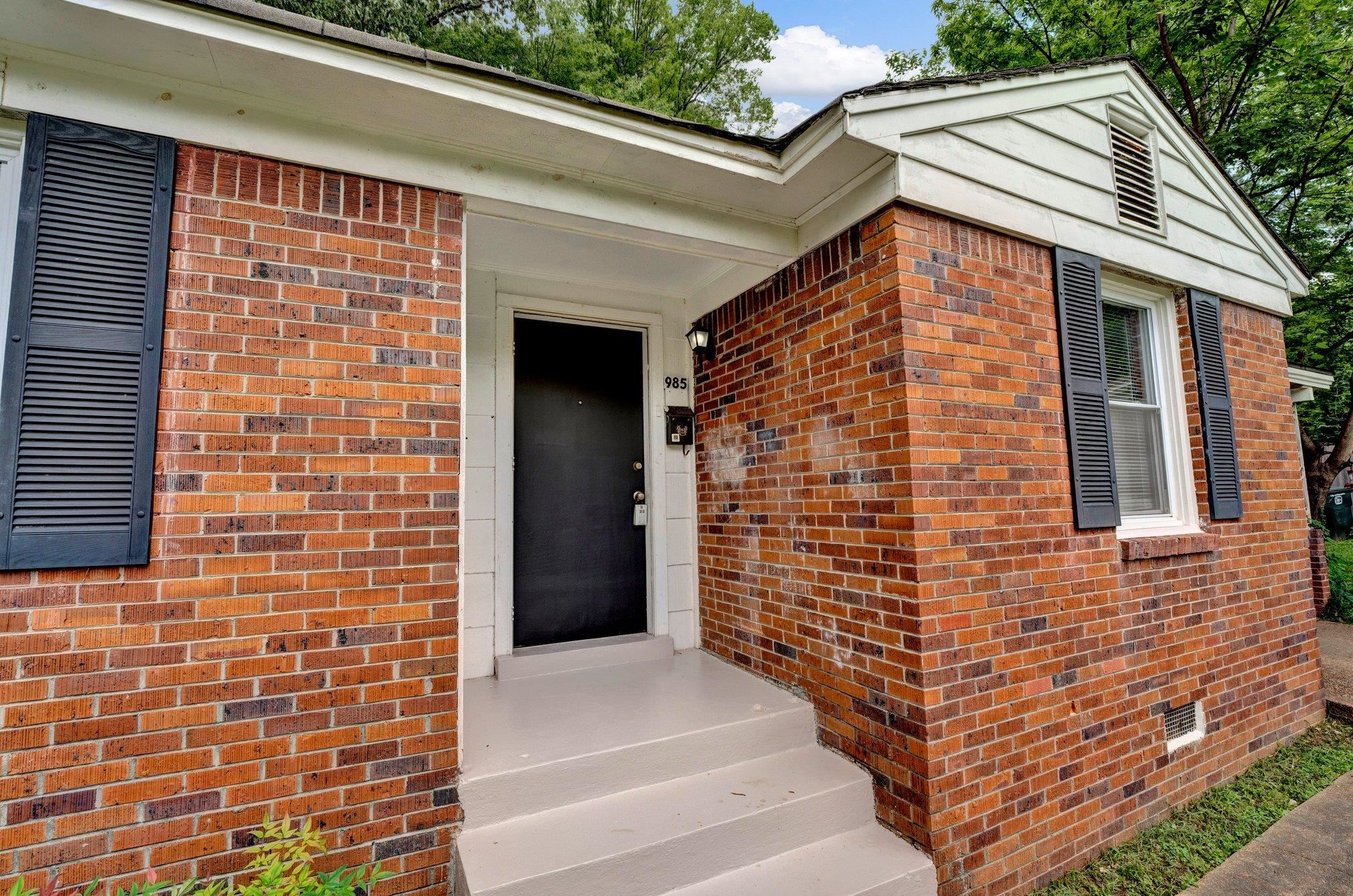 985 Wellsville Road Memphis, TN 38117 - Photo 7 of 24 a view of front door of house
