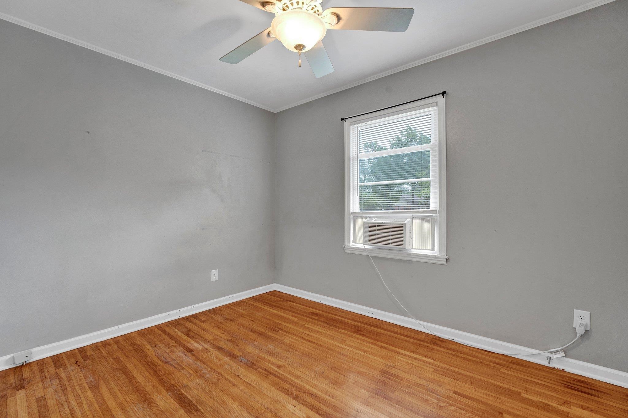 985 Wellsville Road Memphis, TN 38117 - Photo 10 of 24 a view of an empty room with wooden floor and a window