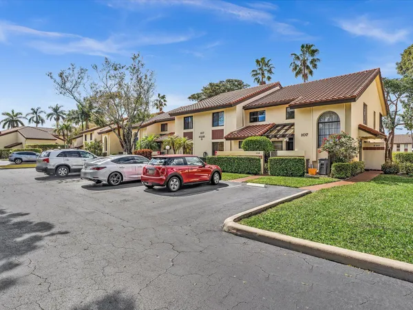 $269,800 | 10215 North Circle Lake Drive, Unit 201, Boynton Beach, FL 33437