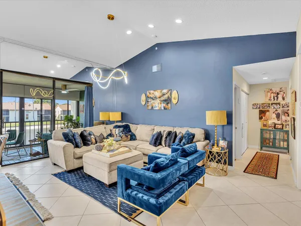 $269,800 | 10215 North Circle Lake Drive, Unit 201, Boynton Beach, FL 33437