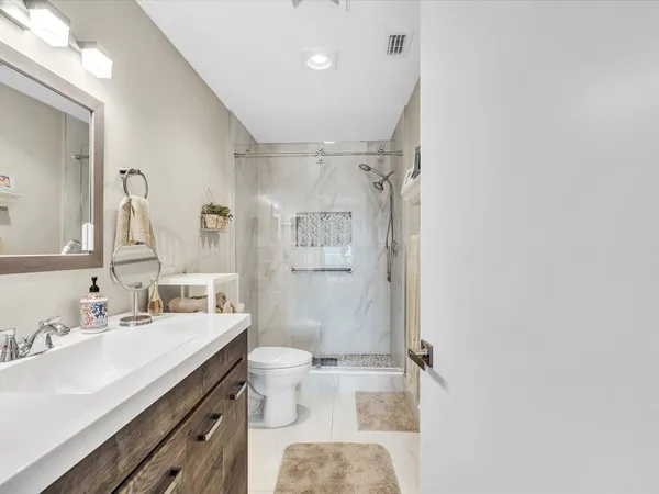 $269,800 | 10215 North Circle Lake Drive, Unit 201, Boynton Beach, FL 33437