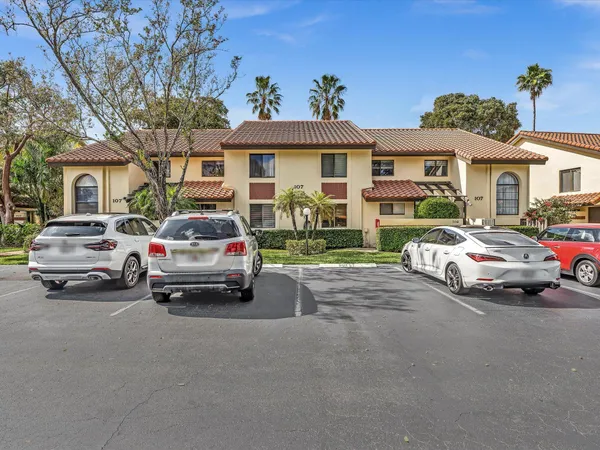 $269,800 | 10215 North Circle Lake Drive, Unit 201, Boynton Beach, FL 33437