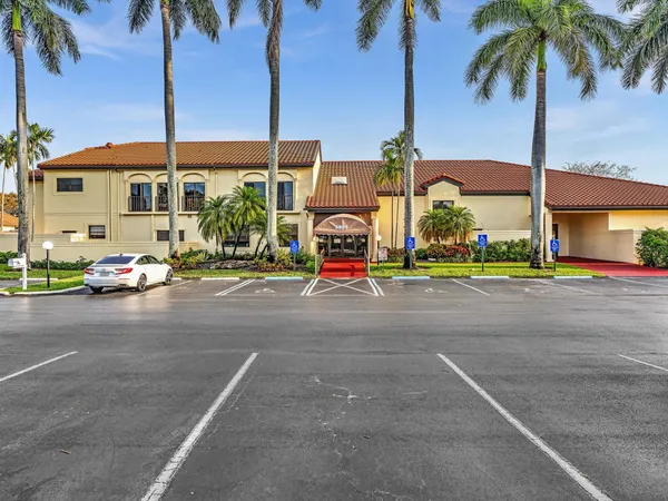 $269,800 | 10215 North Circle Lake Drive, Unit 201, Boynton Beach, FL 33437