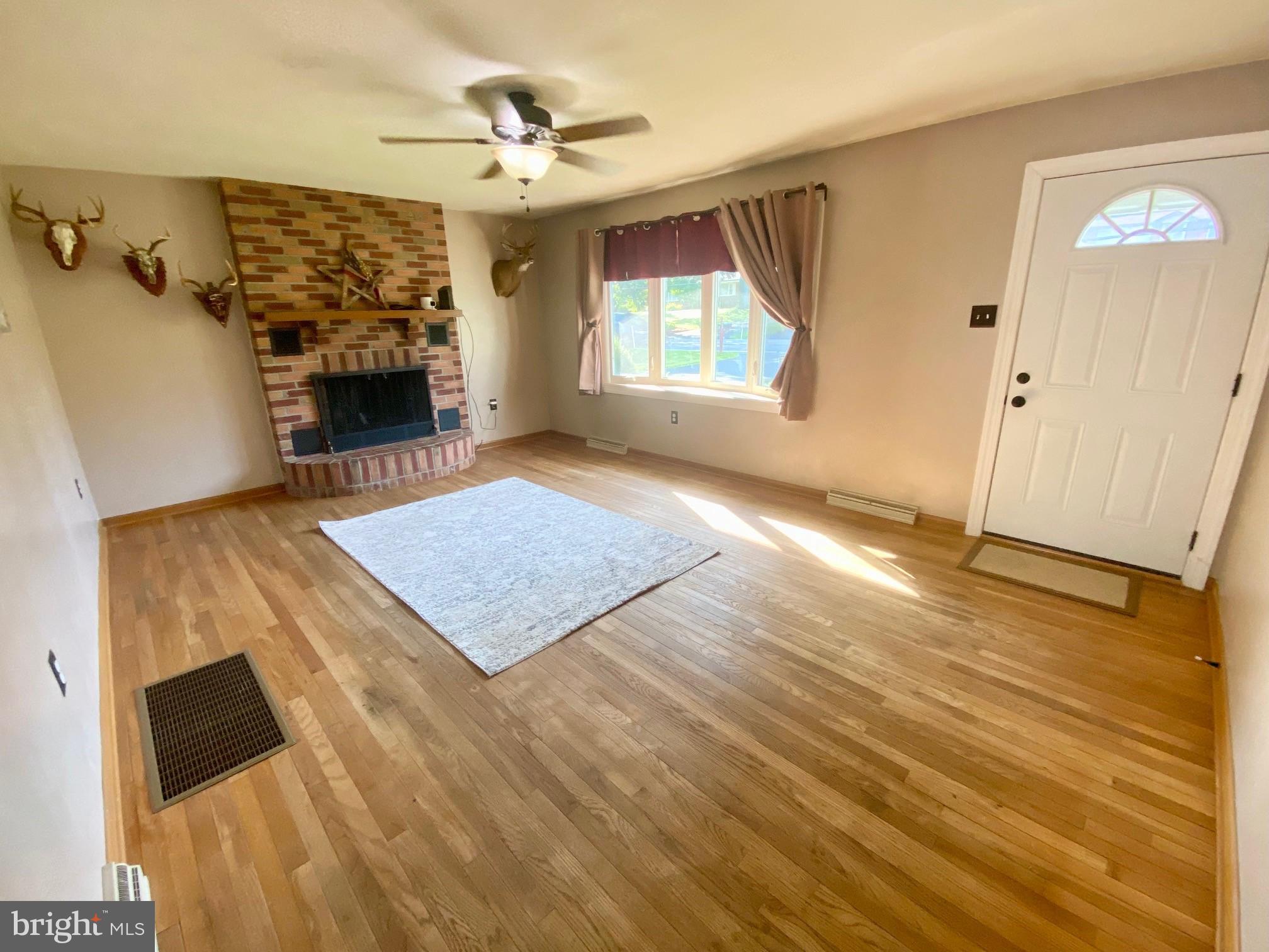 490 Snyder Road Reading, PA 19605 - Photo 2 of 32 Living Room