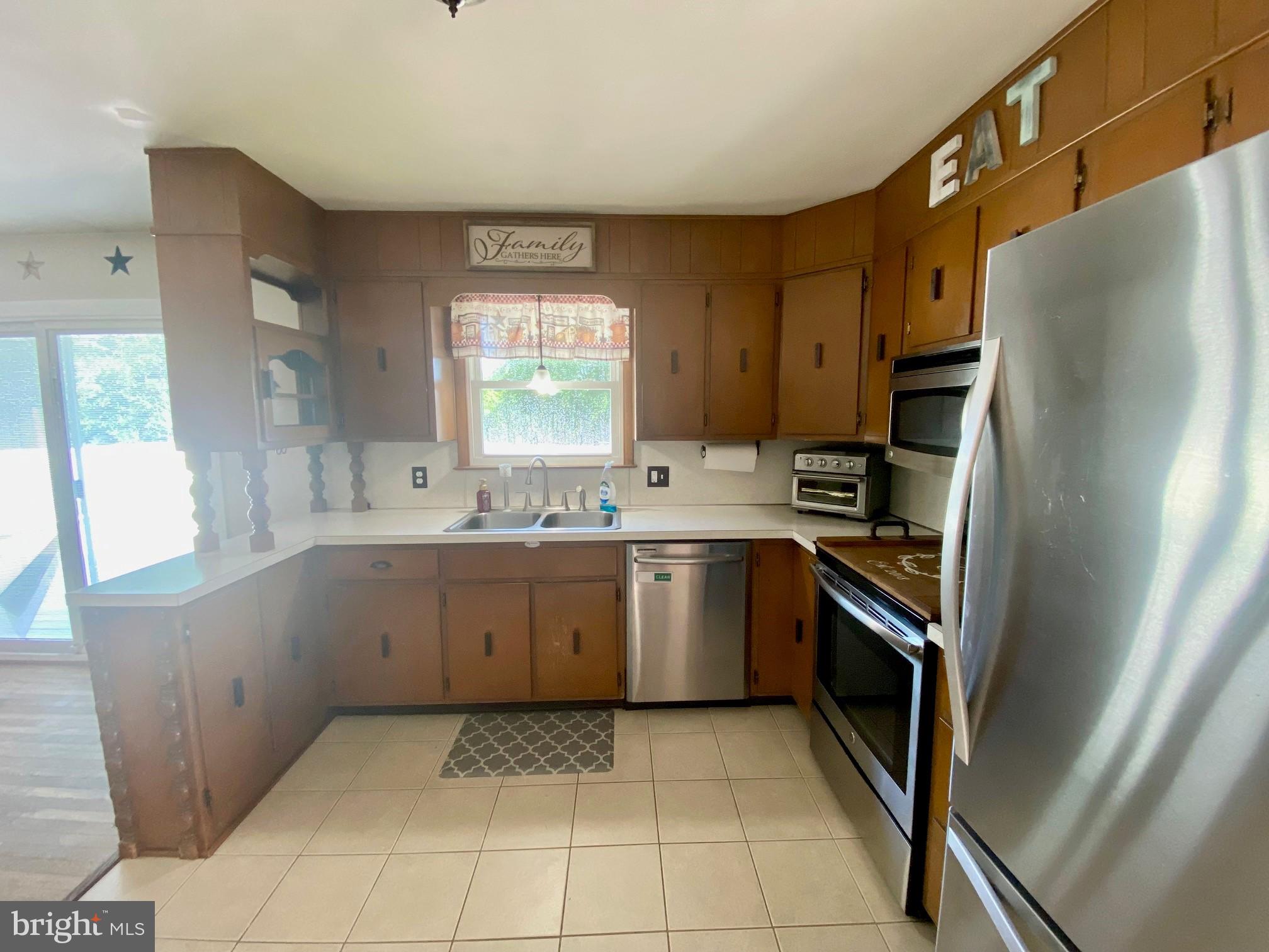 490 Snyder Road Reading, PA 19605 - Photo 7 of 32 Tile Flooring
