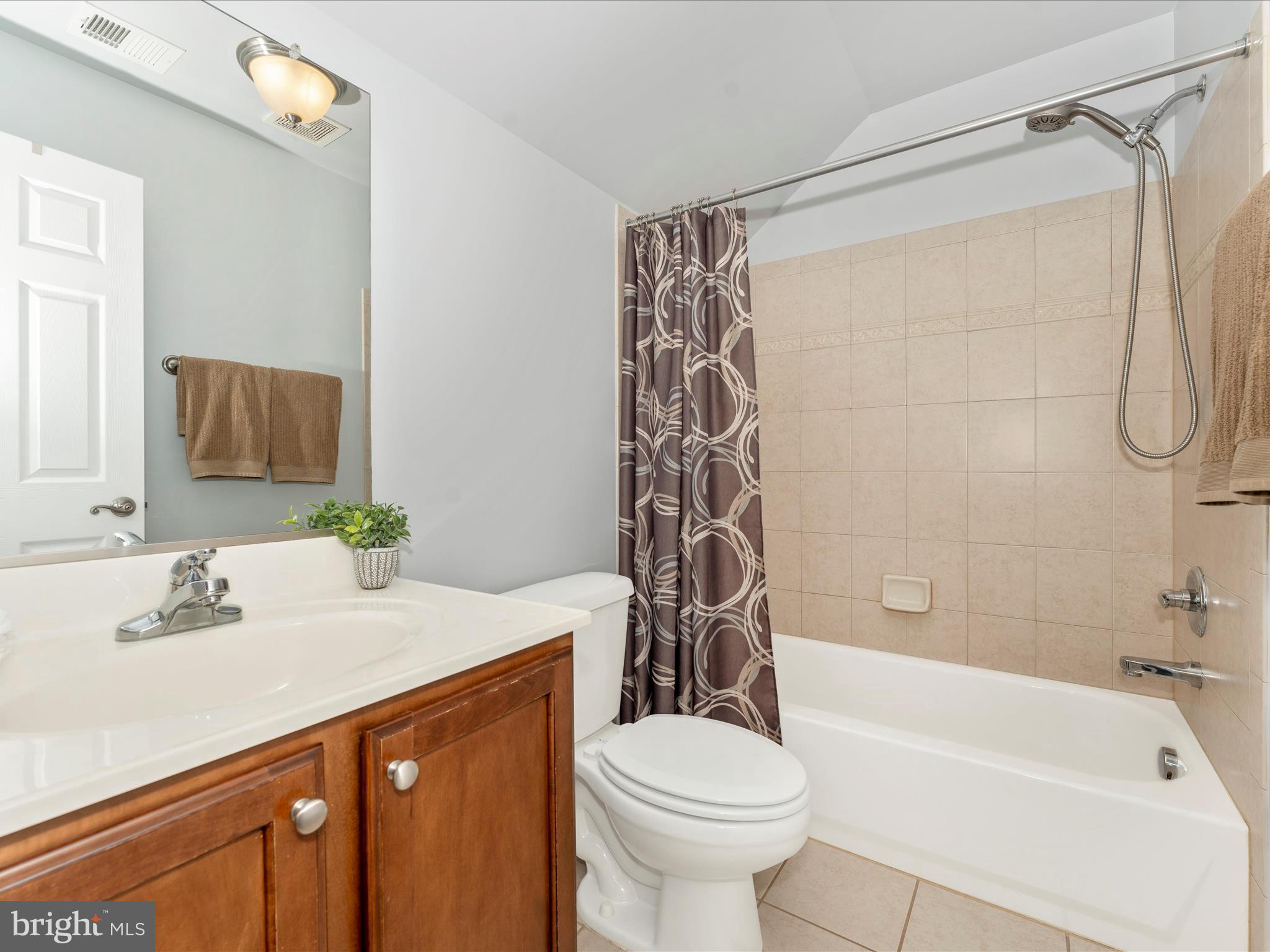 3925 Addison Woods Road Frederick, MD 21704 - Photo 42 of 90 Loft Full Ceramic Bathroom w/ Tub Shower