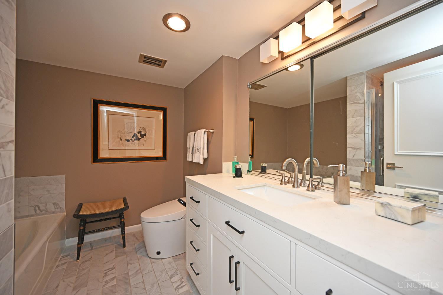 2444 Madison Road, Unit 301 Cincinnati, OH 45208 - Photo 29 of 46 Gallery Image 29