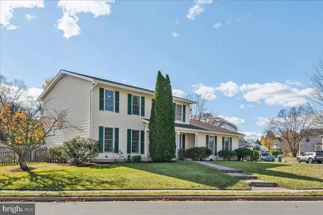$825,000 | 1551 Brownsville Drive, Herndon, VA 20170
