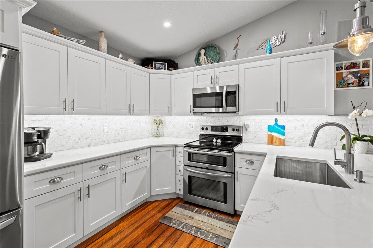 2776 Southwest Riviera Road Stuart, FL 34997 - Photo 11 of 62 Kitchen