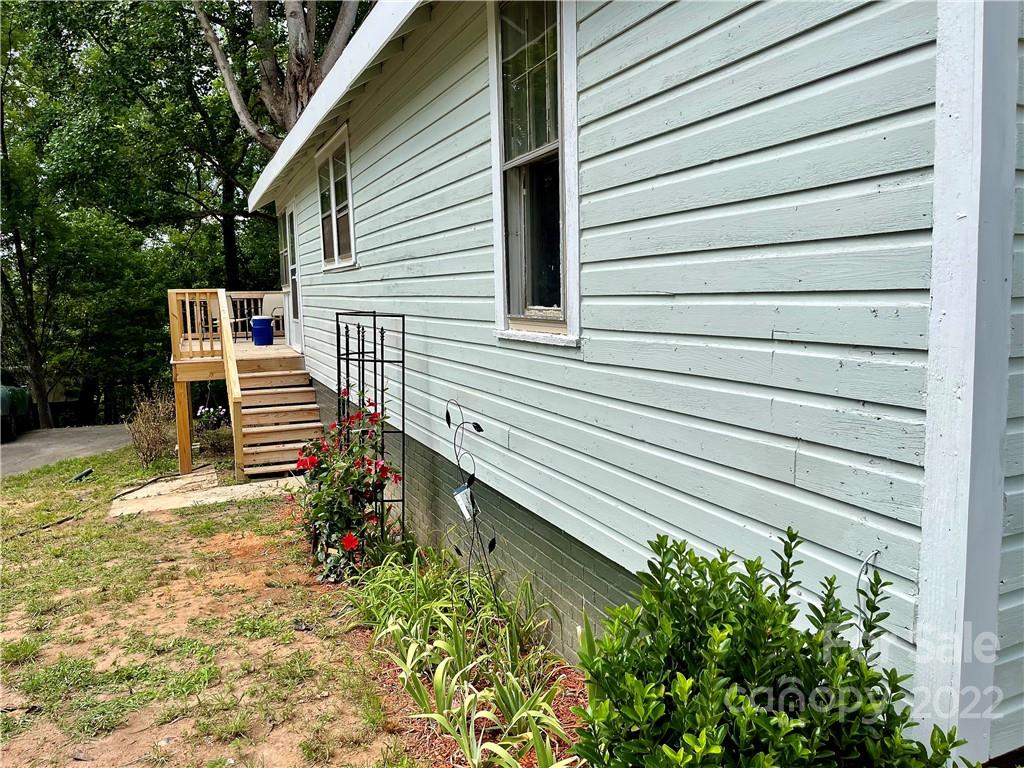 1645 Amherst Road Morganton, NC 28655 - Photo 4 of 23 Gallery Image 4