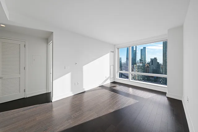 $5,200 | 555 10th Avenue, Unit 19D | Hudson Yards