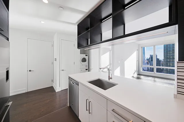 $5,200 | 555 10th Avenue, Unit 19D | Hudson Yards