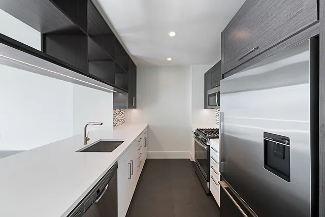 $5,200 | 555 10th Avenue, Unit 19D | Hudson Yards