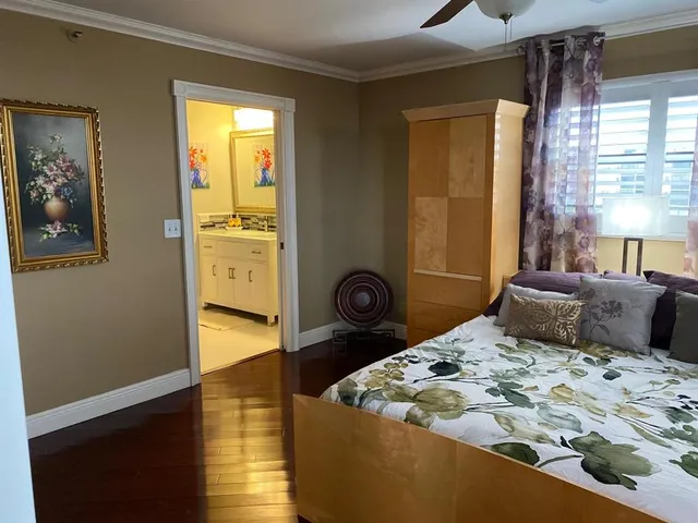 a en suite bathroom with a sink and mirror