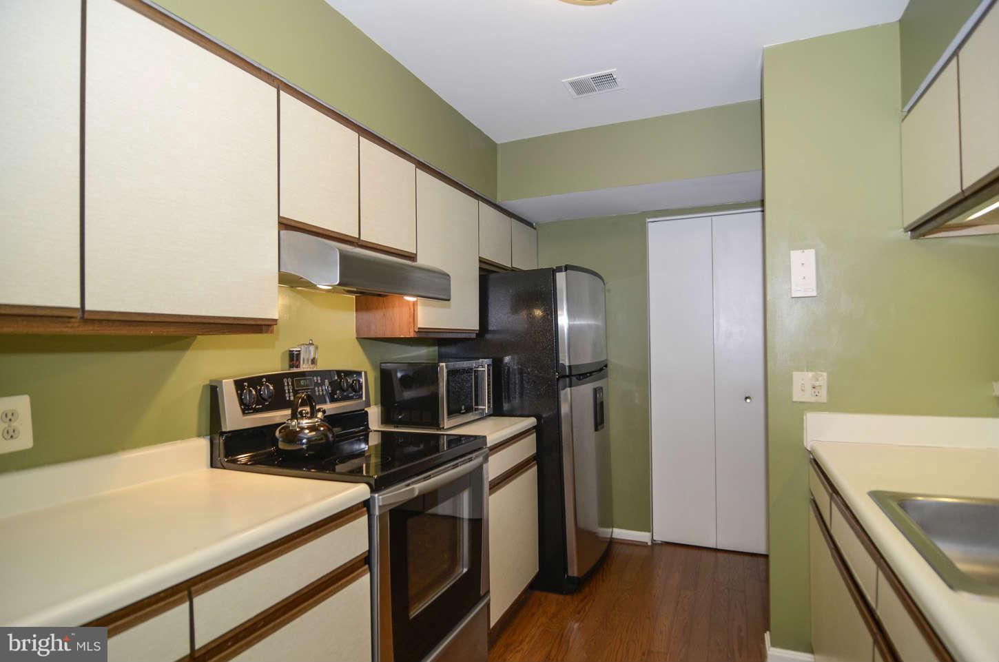 4906 Columbia Road, Unit 5 Columbia, MD 21044 - Photo 8 of 17 Kitchen