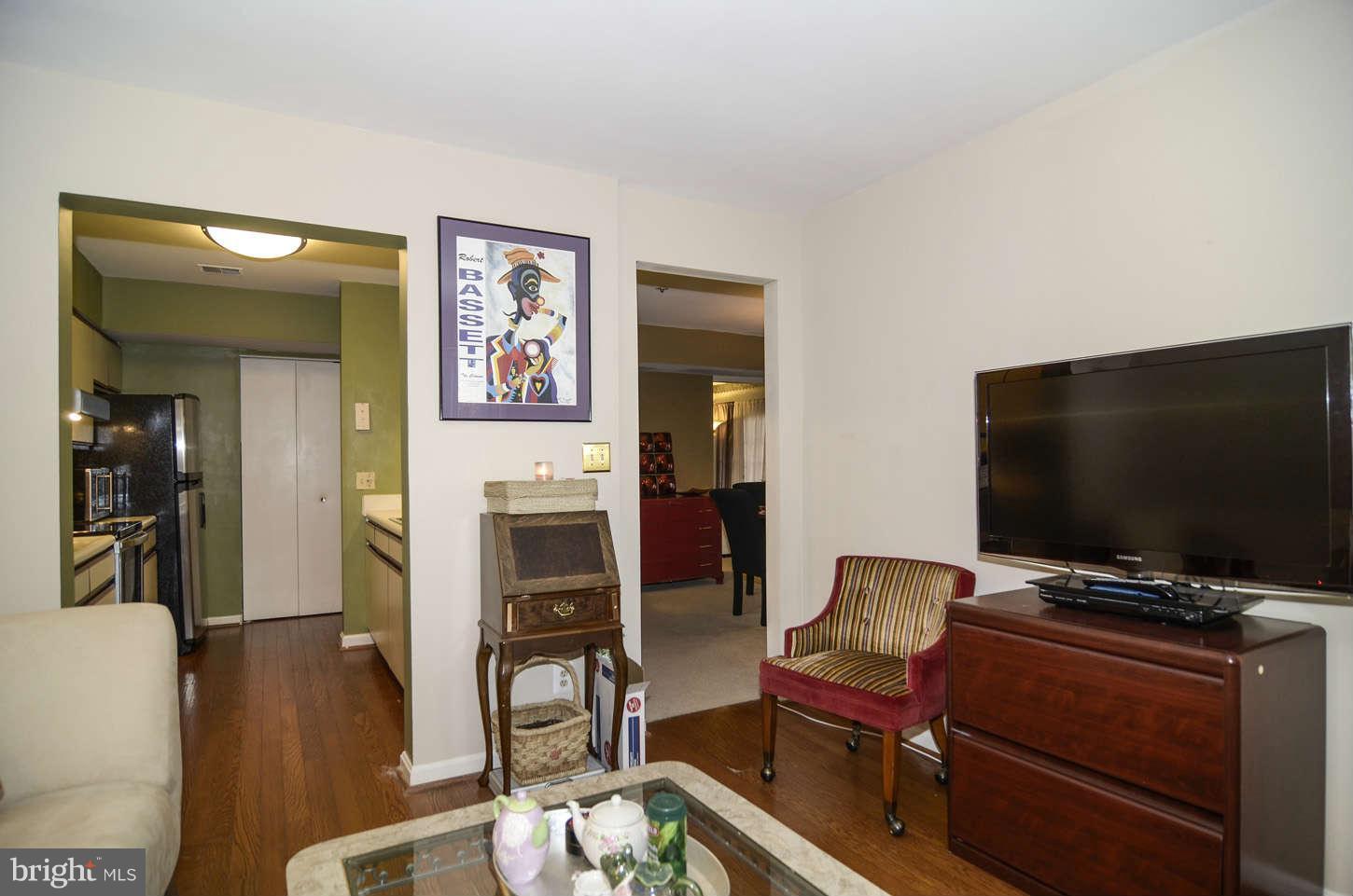 4906 Columbia Road, Unit 5 Columbia, MD 21044 - Photo 10 of 17 Living Room
