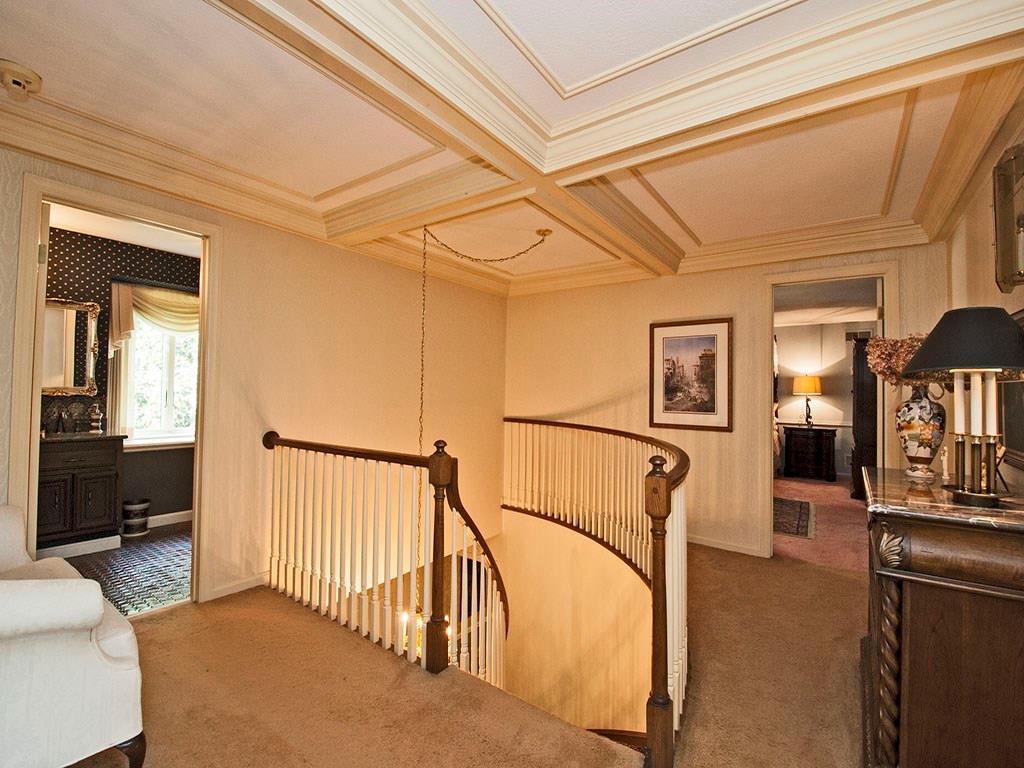 816 Flint Ridge Road Mt. Lebanon, PA 15243 - Photo 18 of 22 Gallery Image 18