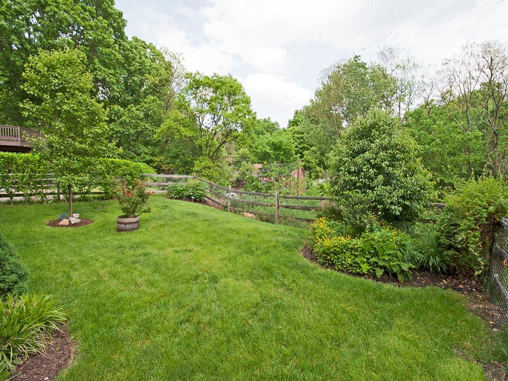 816 Flint Ridge Road Mt. Lebanon, PA 15243 - Photo 4 of 22 Gallery Image 4