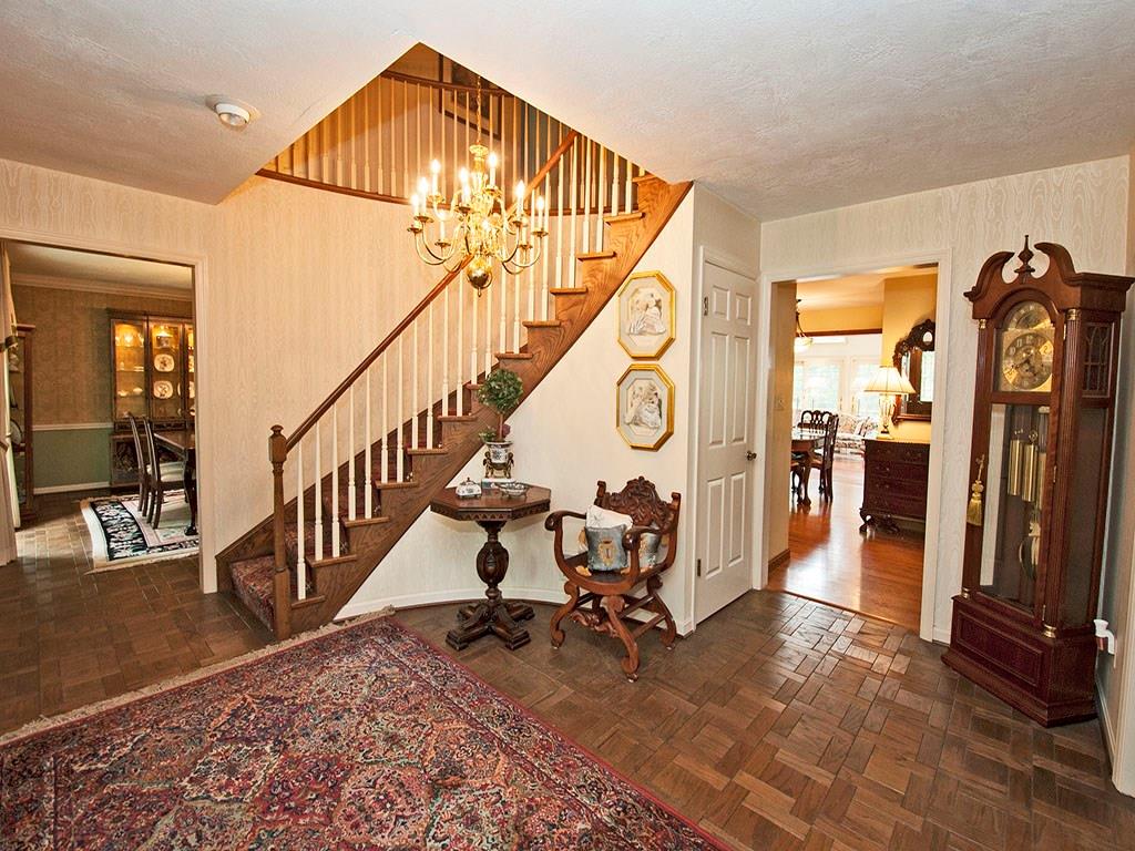 816 Flint Ridge Road Mt. Lebanon, PA 15243 - Photo 5 of 22 Gallery Image 5