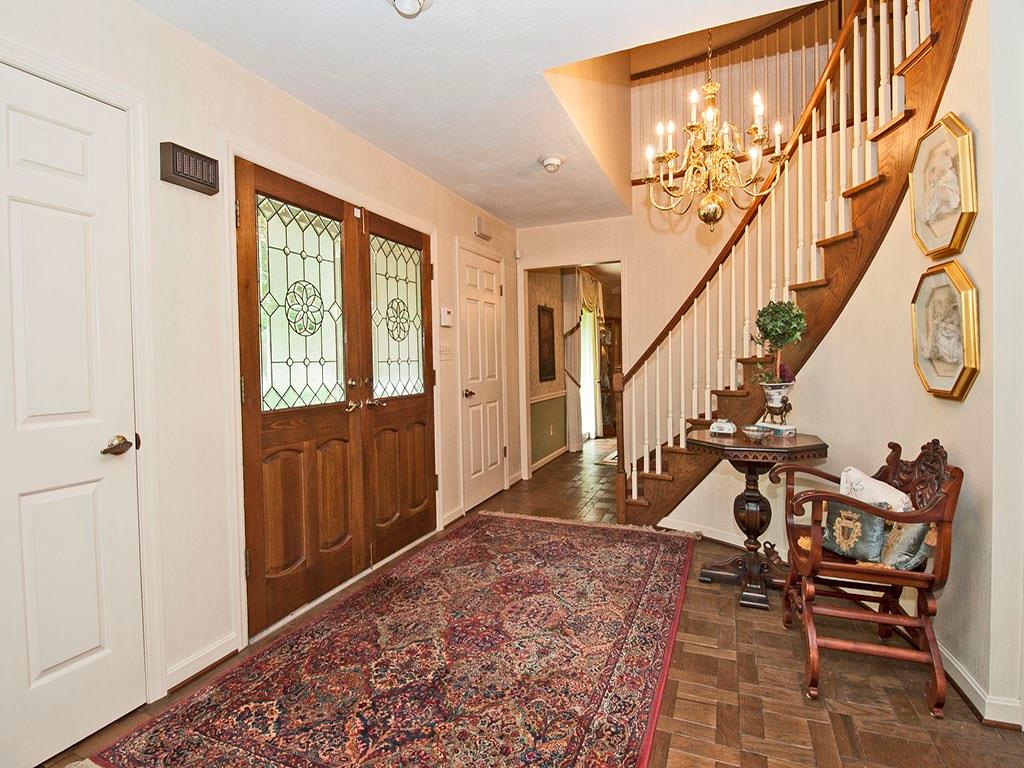 816 Flint Ridge Road Mt. Lebanon, PA 15243 - Photo 6 of 22 Gallery Image 6