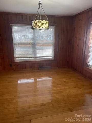 a view of empty room with window