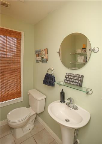 3820 Anderson Road Nashville, TN 37217 - Photo 15 of 20 Half bathroom on the main floor