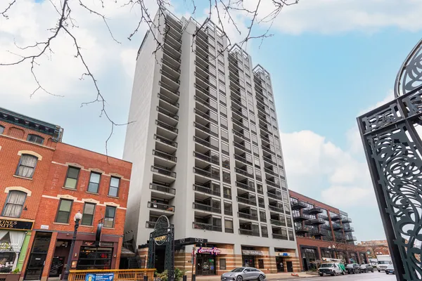 $4,200 | 1212 North Wells Street, Unit 1205, Chicago, IL 60610