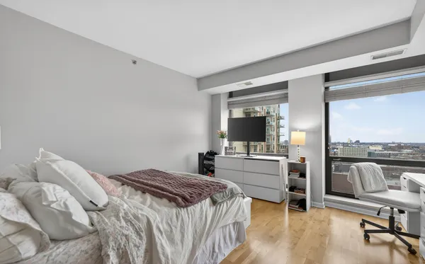 $4,200 | 1212 North Wells Street, Unit 1205, Chicago, IL 60610