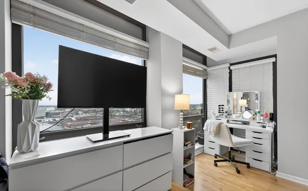 $4,200 | 1212 North Wells Street, Unit 1205, Chicago, IL 60610