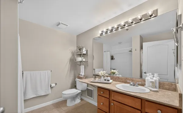 $4,200 | 1212 North Wells Street, Unit 1205, Chicago, IL 60610