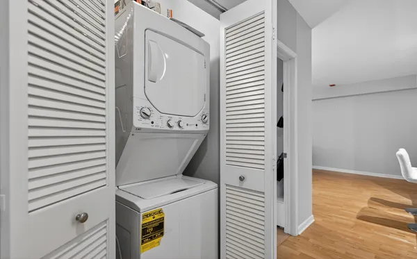 $4,200 | 1212 North Wells Street, Unit 1205, Chicago, IL 60610