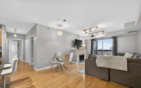 $4,200 | 1212 North Wells Street, Unit 1205, Chicago, IL 60610